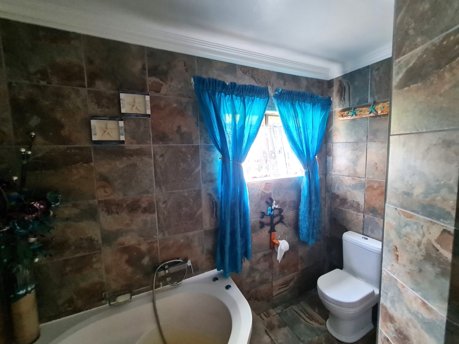 4 Bedroom Property for Sale in Ferreira Town Eastern Cape